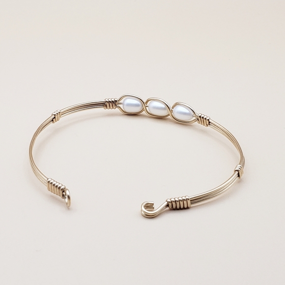 Beautiful 3 Freshwater Pearl Gold Bangle - Picture 9 of 10